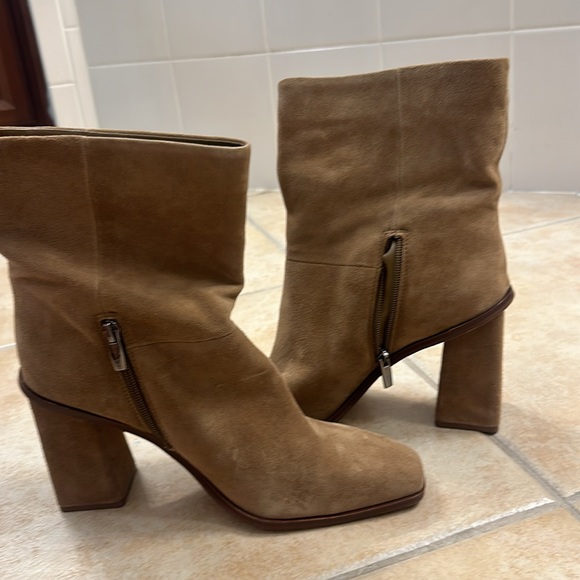 Vince Camuto - Dantania Boot - Picture 9 of 11